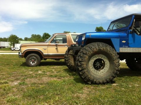1986 Ford Bronco - this was Bronco stock. looks even worse next to pappa smurf