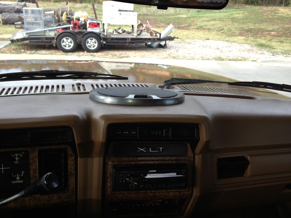 Hear is a small example of fusion radio.  there are two 4" speakers under that grill inside there own box for good sound relexion off glass for my 3D sound.