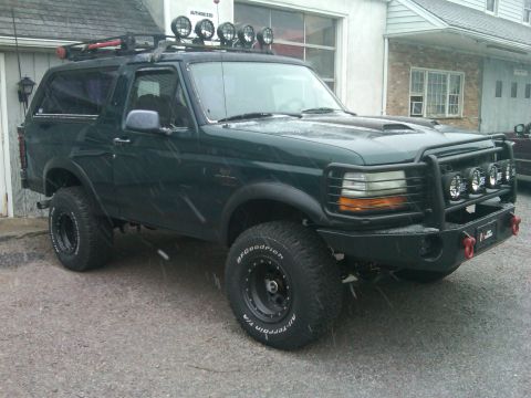 1993 Ford Bronco - This modified 1993 Ford Bronco is equipped for off-road adventures.