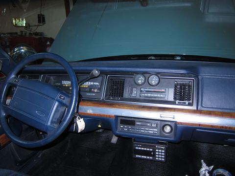 1991 Ford LTD Crown Victoria - Interior view of a 1991 Ford Crown Victoria LTD, the dashboard and steering wheel.