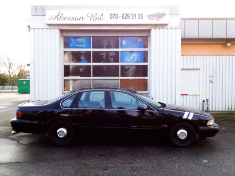 2004 Ford Crown Victoria photo