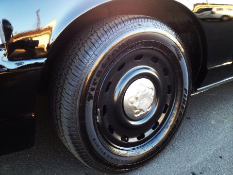 2004 Ford Crown Victoria photo
