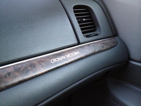 2004 Ford Crown Victoria photo