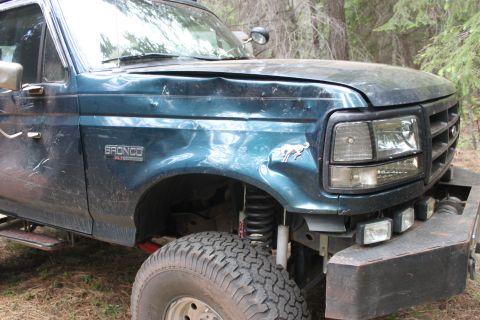 1995 Ford Bronco - This Ford Bronco has damage to its front end, including a dented hood and fender.