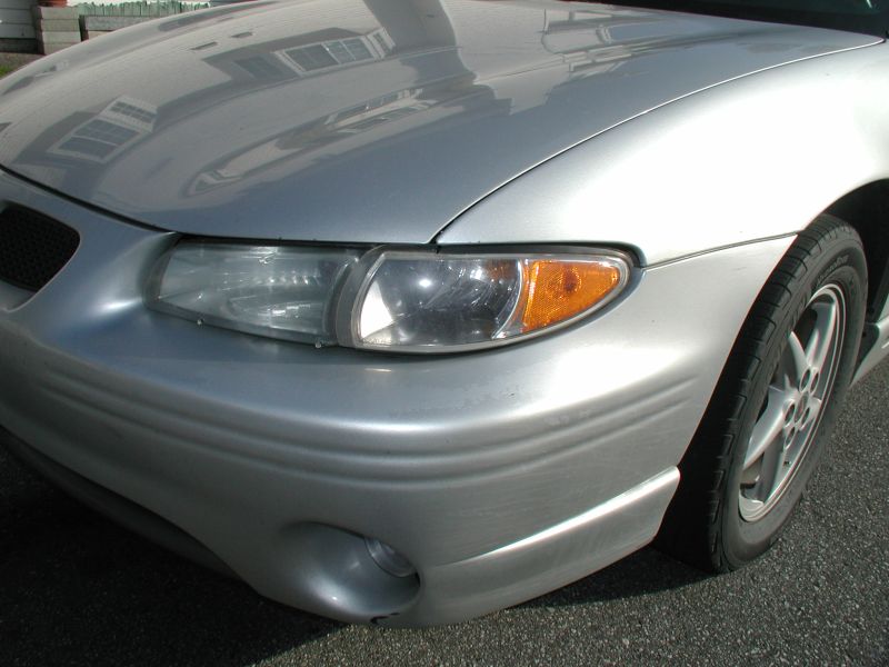 Silver 2002 Pontiac Grand Prix front corner with clear turn signal