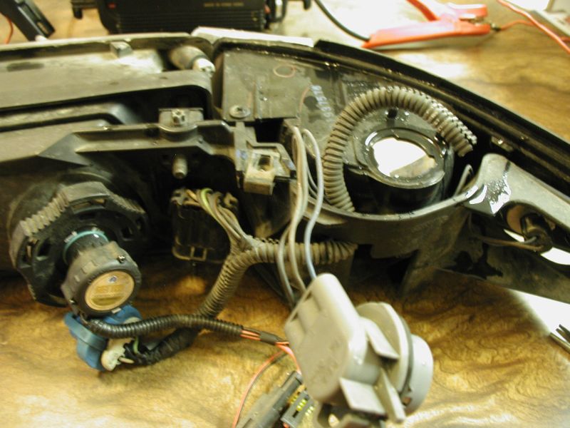 Headlight assembly wiring and connectors