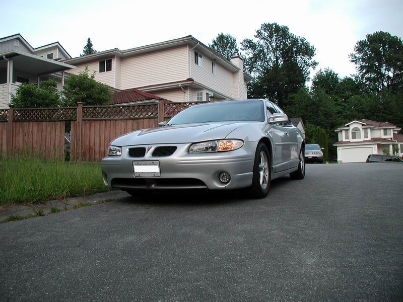 2002 Pontiac Grand Prix front view parked on asphalt driveway