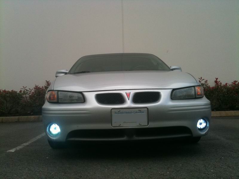 2002 Pontiac Grand Prix front end, showing grille, headlights, and illuminated fog lights