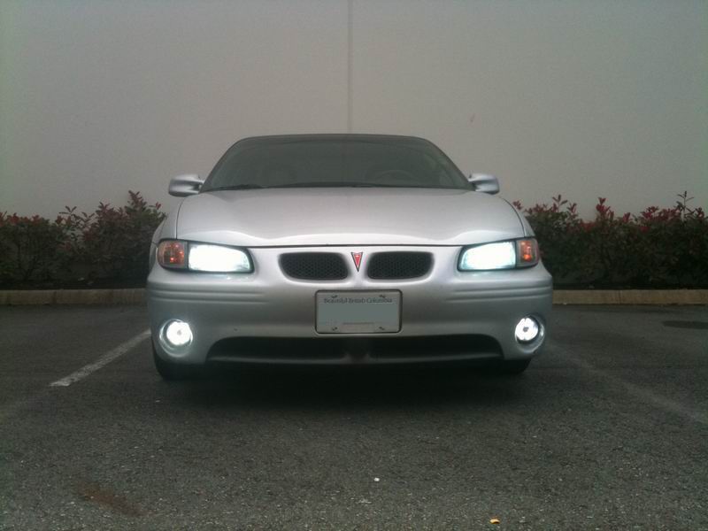 Silver 2002 Pontiac Grand Prix front view with fog lights illuminated