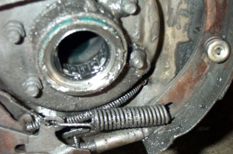1995 Ford Bronco - bearings shot too, again. I believe this housing is bent.