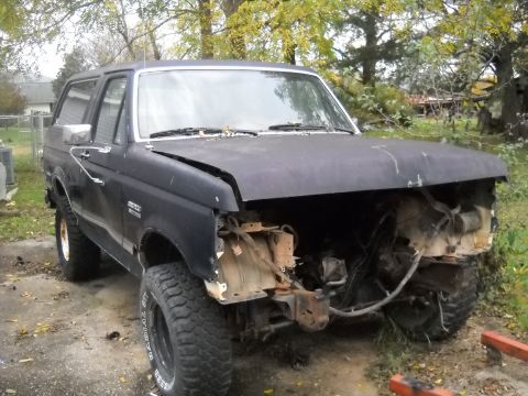 1990 Ford Bronco - This 1990 Ford Bronco shows significant front-end damage and appears to have a lifted suspension.