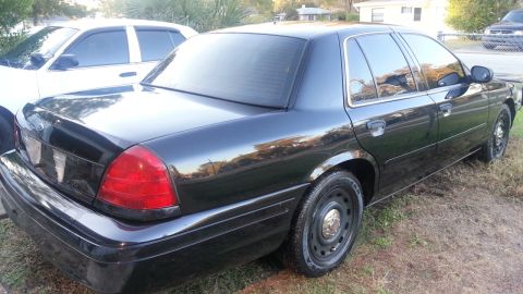 2004 Ford Crown Victoria photo