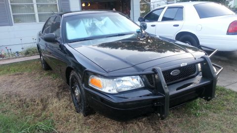 2004 Ford Crown Victoria photo