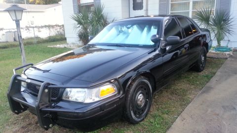 2004 Ford Crown Victoria photo