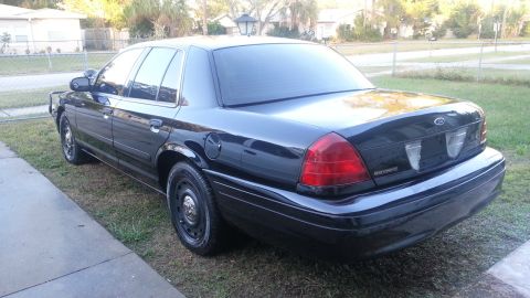 2004 Ford Crown Victoria photo