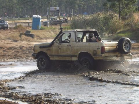 1988 Ford Bronco - Redneck Yatch Club - Driving like a boss