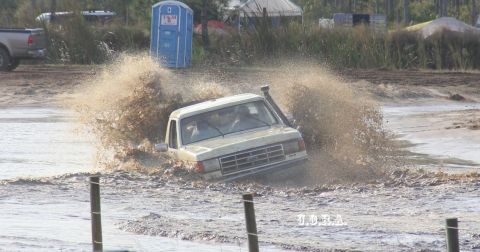 1988 Ford Bronco - Redneck Yatch Club - Doing reverse blasts through holes over hood deep without the topper on in winter. Leaves everyone soaking wet and col…