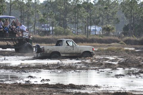 1988 Ford Bronco - Redneck Yacht Club - Driving like a boss through some nasty rutts. no big deal. only in 2wd