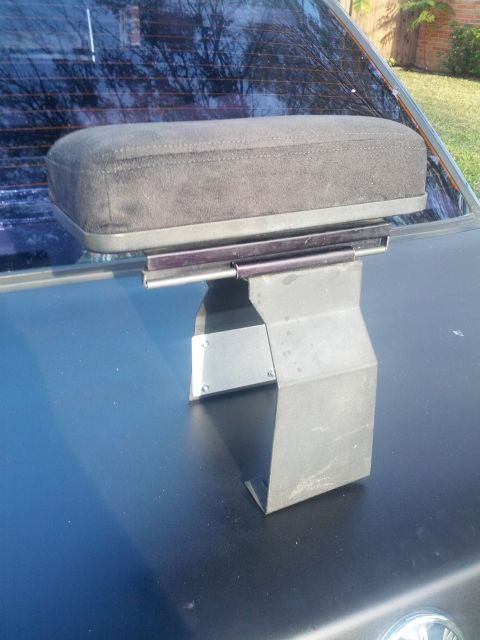 1989 BMW 3 Series - Aftermarket armrest installed on a car's trunk lid, with a visible Supermotors.net watermark.