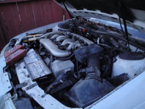 1992 Ford Taurus - Engine bay of a 1992 Ford Taurus, viewed from above with the hood raised.