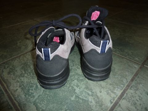 1900 Yugo GVX - These shoes are sitting on a tiled floor. The page claims they are a 1900 Yugo GVX.
