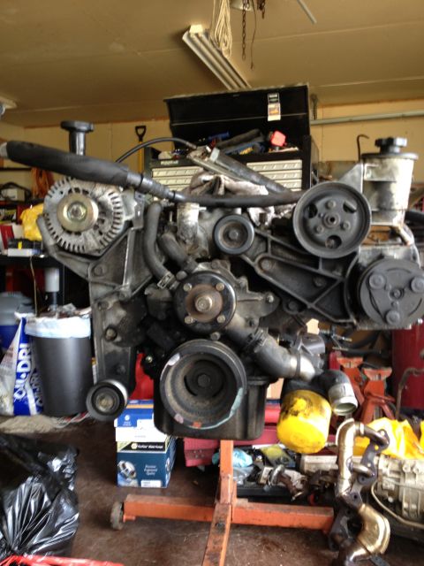 1987 Ford Ranger - Out. A lot easier than I thought it would be. I read a lot of people having trouble trying to access the right side bellhousing bolts, I di…