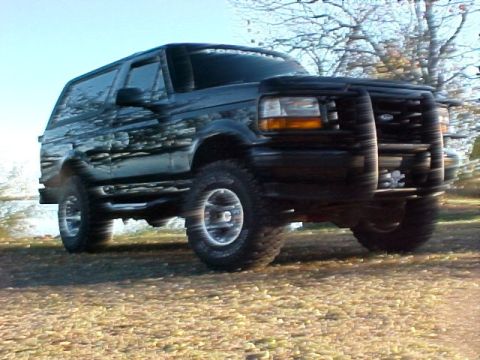 1995 Ford Bronco - This 1995 Ford Bronco is equipped with a heavy-duty brush guard for off-road protection.