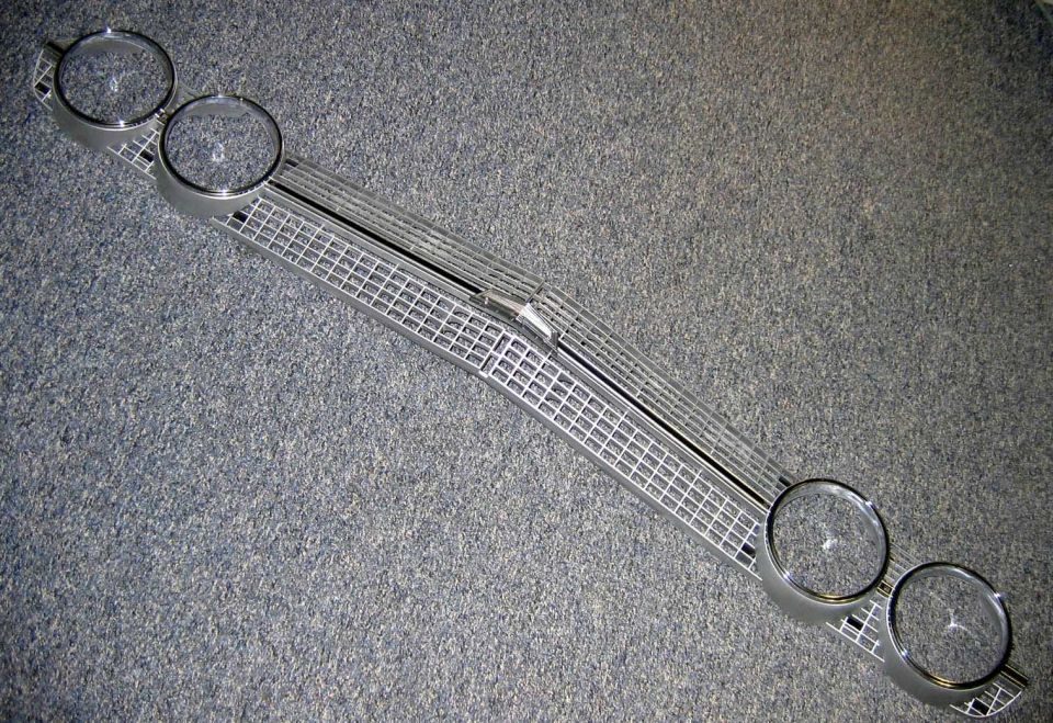 1971 Ford Ranchero grille with four headlight openings