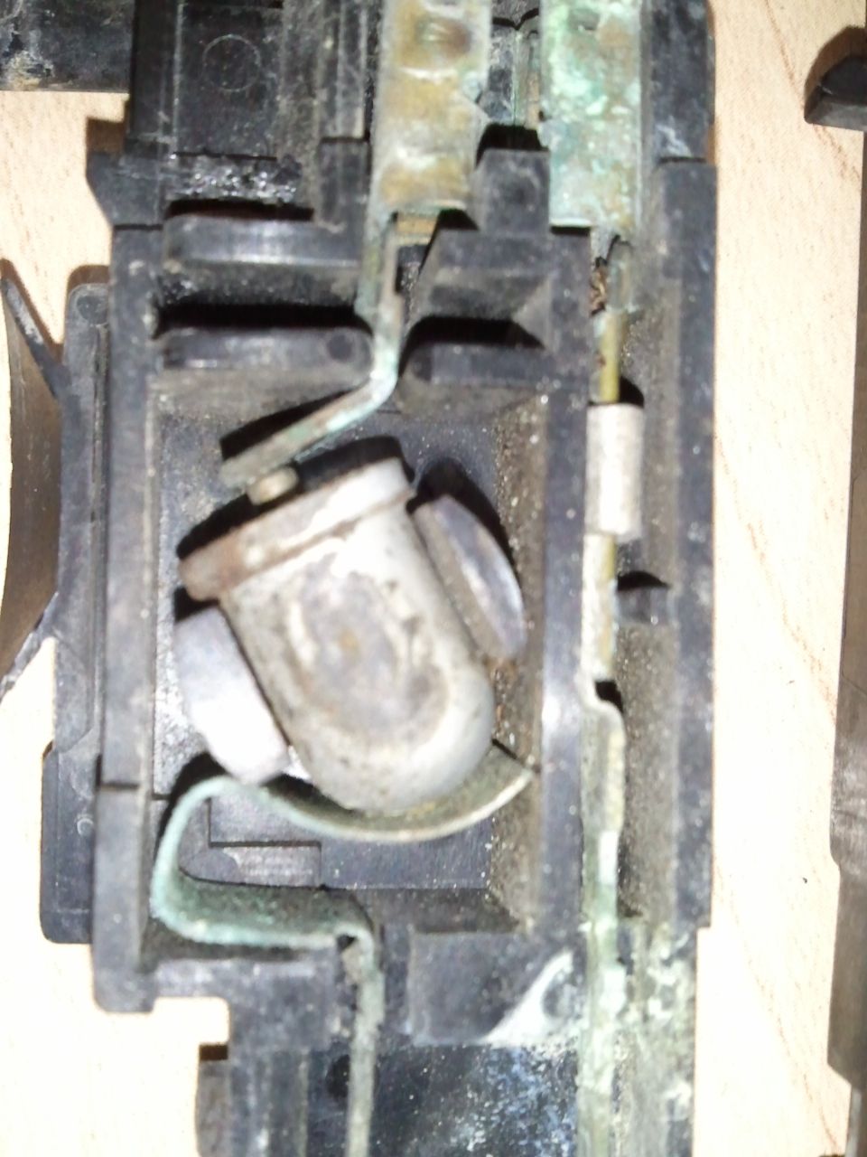 Underhood light socket with corroded contacts