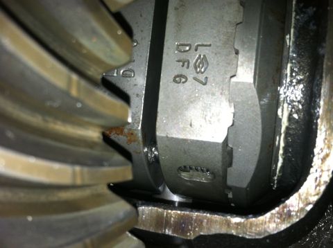 1985 Toyota Pickup/SR5 - Close-up of differential gears showing part numbers L87 and DFG.