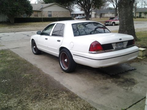 2000 Ford Crown Victoria photo