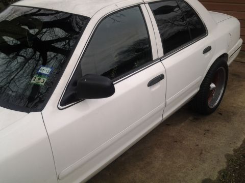 2000 Ford Crown Victoria photo