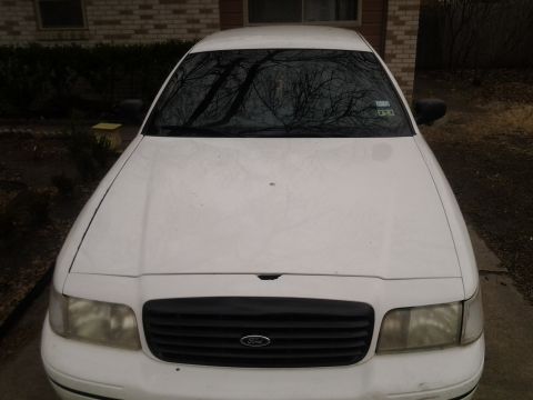 2000 Ford Crown Victoria photo