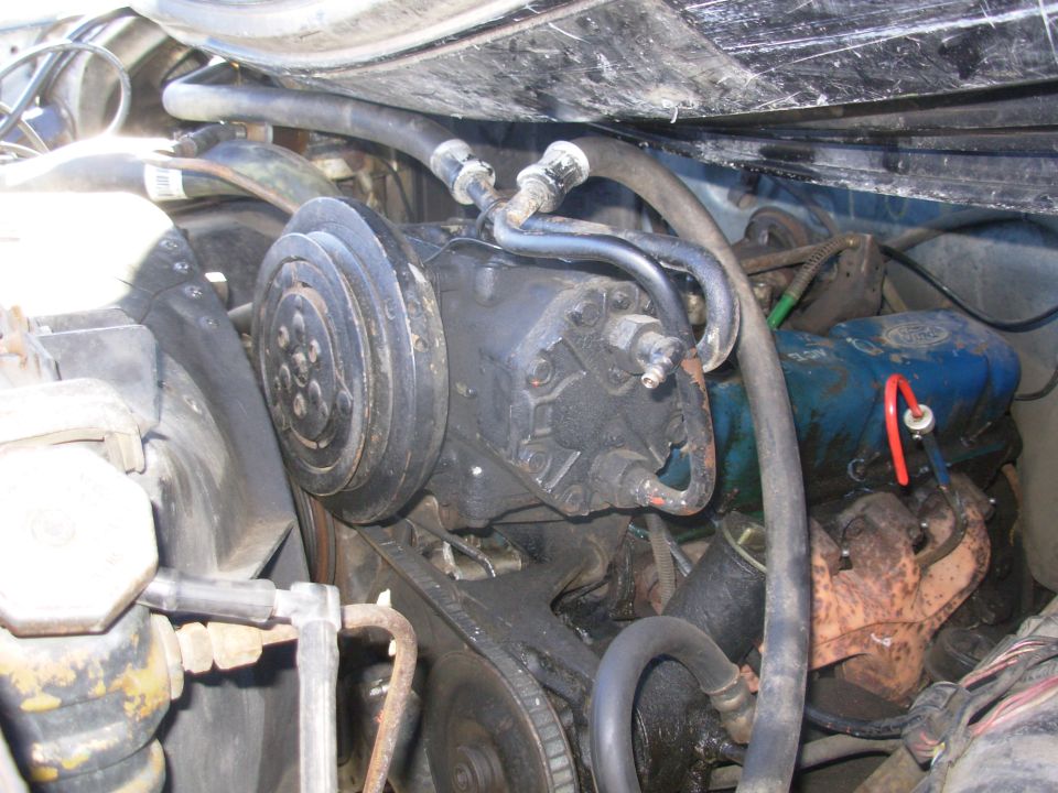 York Compressor on V8 w/V-belt