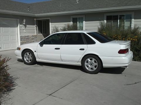 1993 Ford Taurus photo