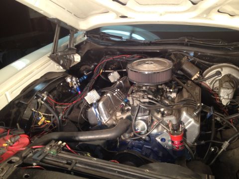 1972 Ford Ranchero - Engine bay of a 1972 Ford Ranchero, a V8 engine with aftermarket modifications.