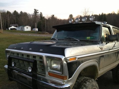 1979 Ford Bronco - Front view of a 1978 Ford Bronco, equipped with a grille guard and auxiliary lights on the roof visor.