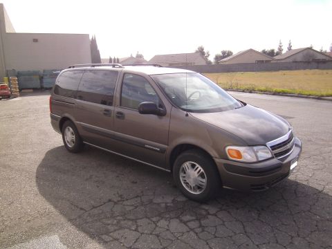 2005 Chevrolet Venture - This 2005 Chevrolet Venture is shown from a three-quarter front view.