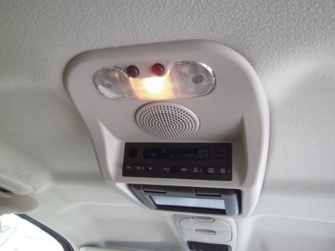 2005 Chevrolet Venture - The interior overhead console features lights, a speaker, and audio controls.