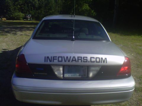 2003 Ford Crown Victoria photo