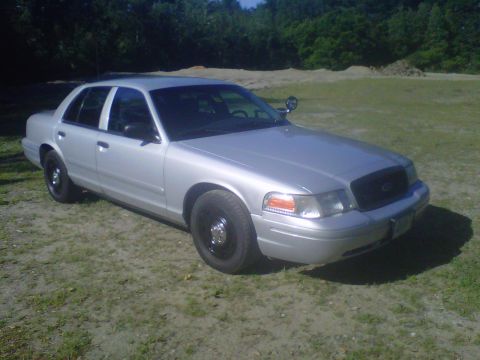 2003 Ford Crown Victoria photo