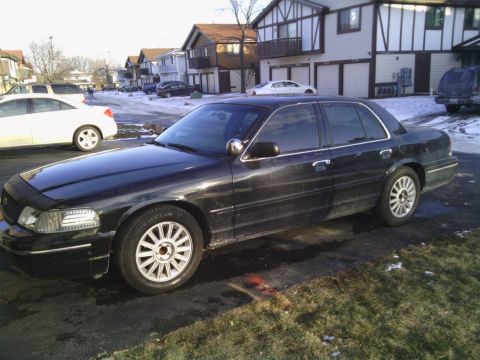 2004 Ford Crown Victoria photo