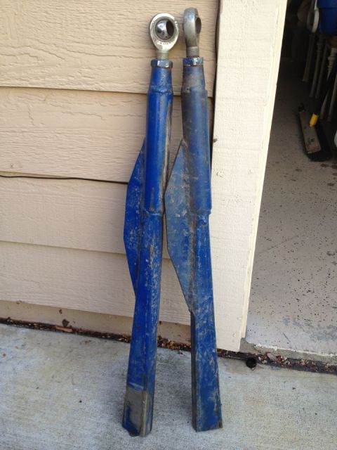 1971 Ford Bronco - These custom radius arms are not identifiable as belonging to a 1971 Ford Bronco.