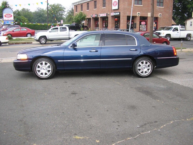 2006 Lincoln Town Car “Blues Clues”