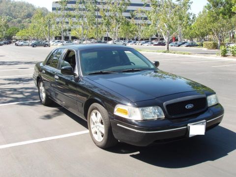2003 Ford Crown Victoria photo