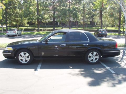 2003 Ford Crown Victoria photo