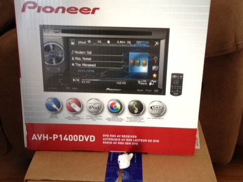 2008 Ford F-150 - Box for a Pioneer AVH-P1400DVD car stereo, showing the unit and its remote control.
