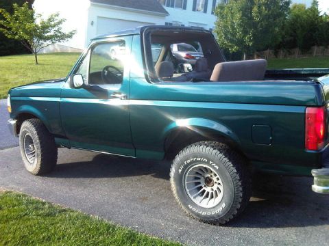 1995 Ford Bronco - This 1995 Ford Bronco is shown in a side profile, its removable top and distinctive body style.