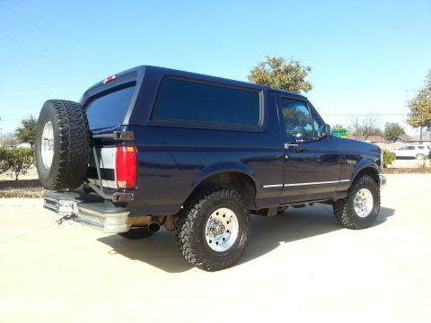1995 Ford Bronco - This 1995 Ford Bronco is shown from the rear, a spare tire mounted externally.