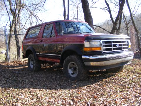 1995 Ford Bronco - This two-tone Ford Bronco is shown from a three-quarter front perspective.